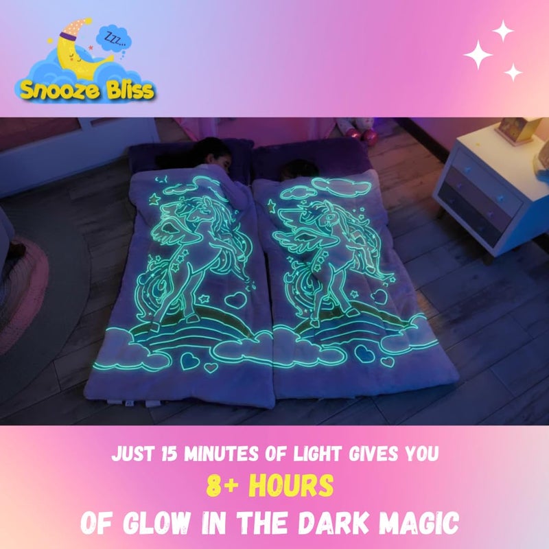 Snooze Bliss حقيبة نوم يونيكورن للأطفال - أكياس نوم للأطفال تتوهج في الظلام تمثل هدايا يونيكورن ممتعة للفتيات. مثالية لحفلات النوم والتخييم من القطيفة لمرحلة ما قبل المدرسة مع جيب وسادة متوهج لمدة 8+ ساعات - Image 4